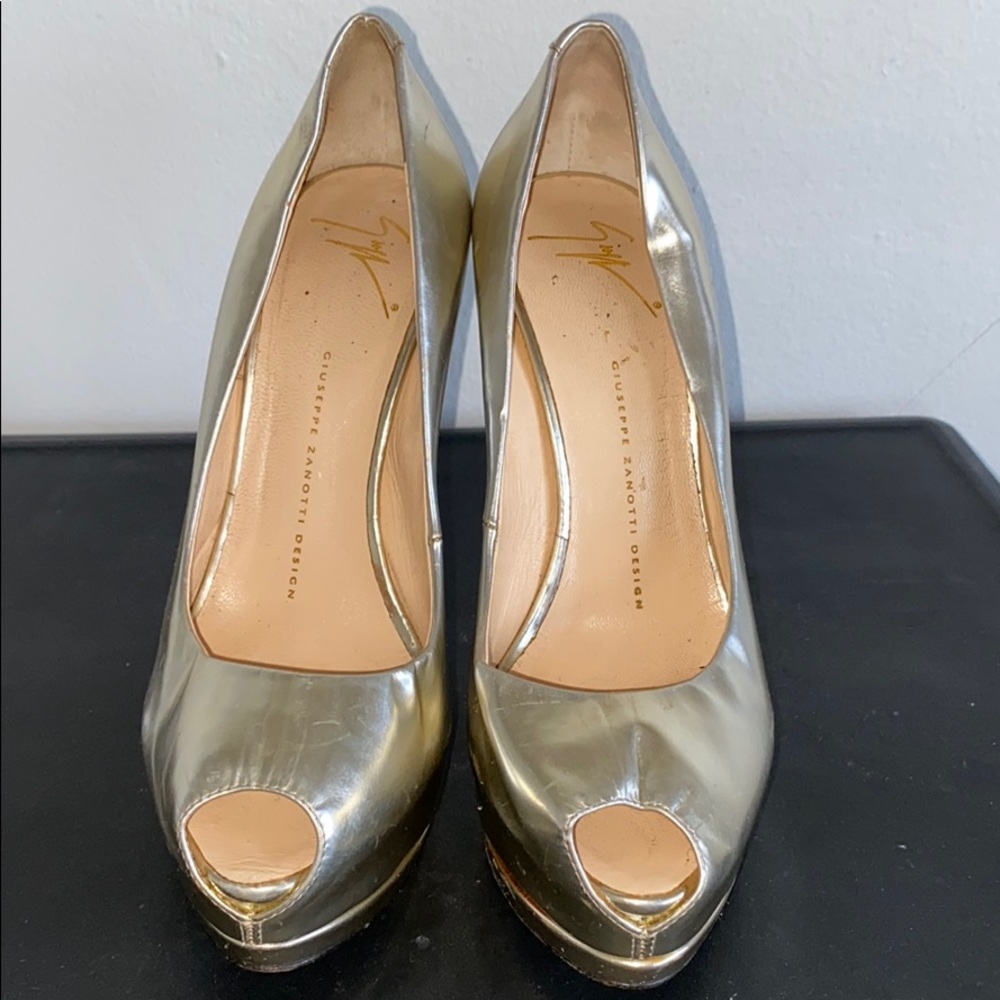 Giuseppe Zanotti :Vera Cuoio